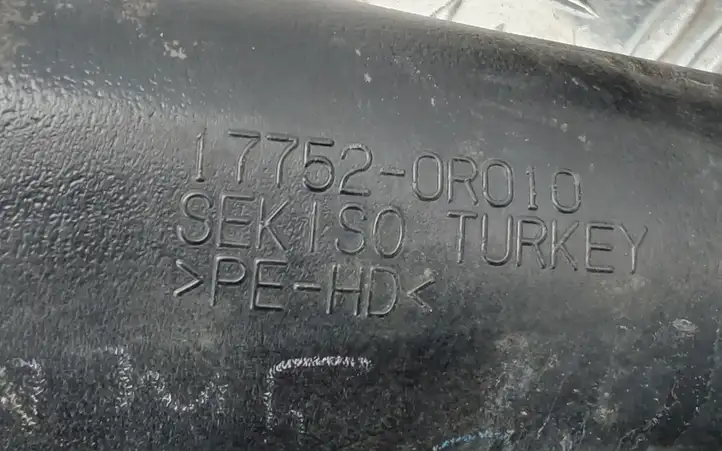 Toyota Avensis T270 (2009 - 2012) 177520R010 Детали воздухозаборника — фото 3