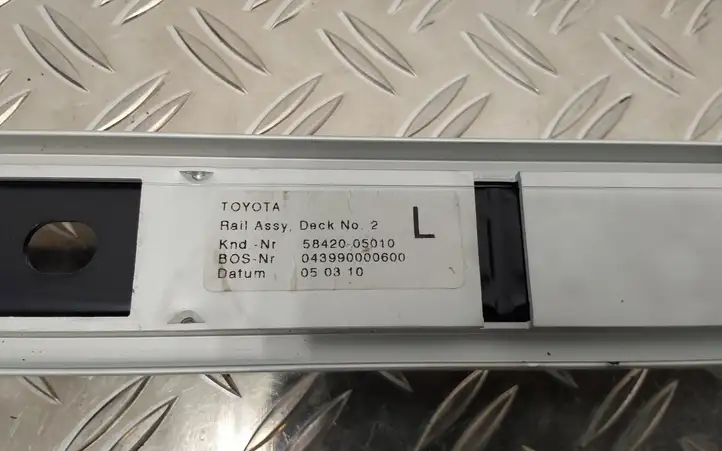 Toyota Avensis T270 (2009 - 2012) 5842005010 Прочая отделка багажника — фото 2