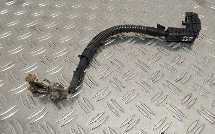 Toyota Avensis T270 (2009 - 2012) 8282320100 Плюсовой провод аккумулятора — фото 1