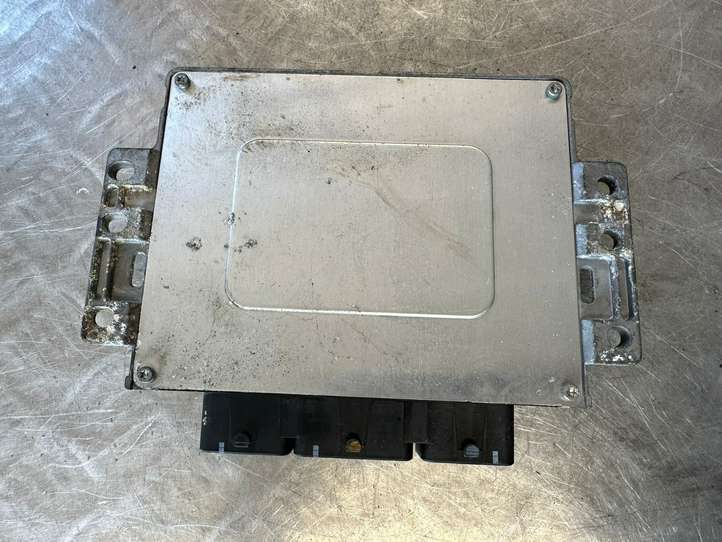 Renault Laguna (2001 - 2005)  8200153837 Блок управления двигателя