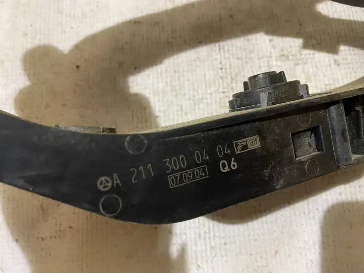 Mercedes-Benz C W203 (2000 - 2007) a2113000404 Педаль акселератора — фото 2