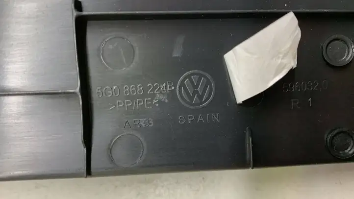 Volkswagen Golf VII (2013 - 2019) 5G0868224B Прочие детали салона — фото 3