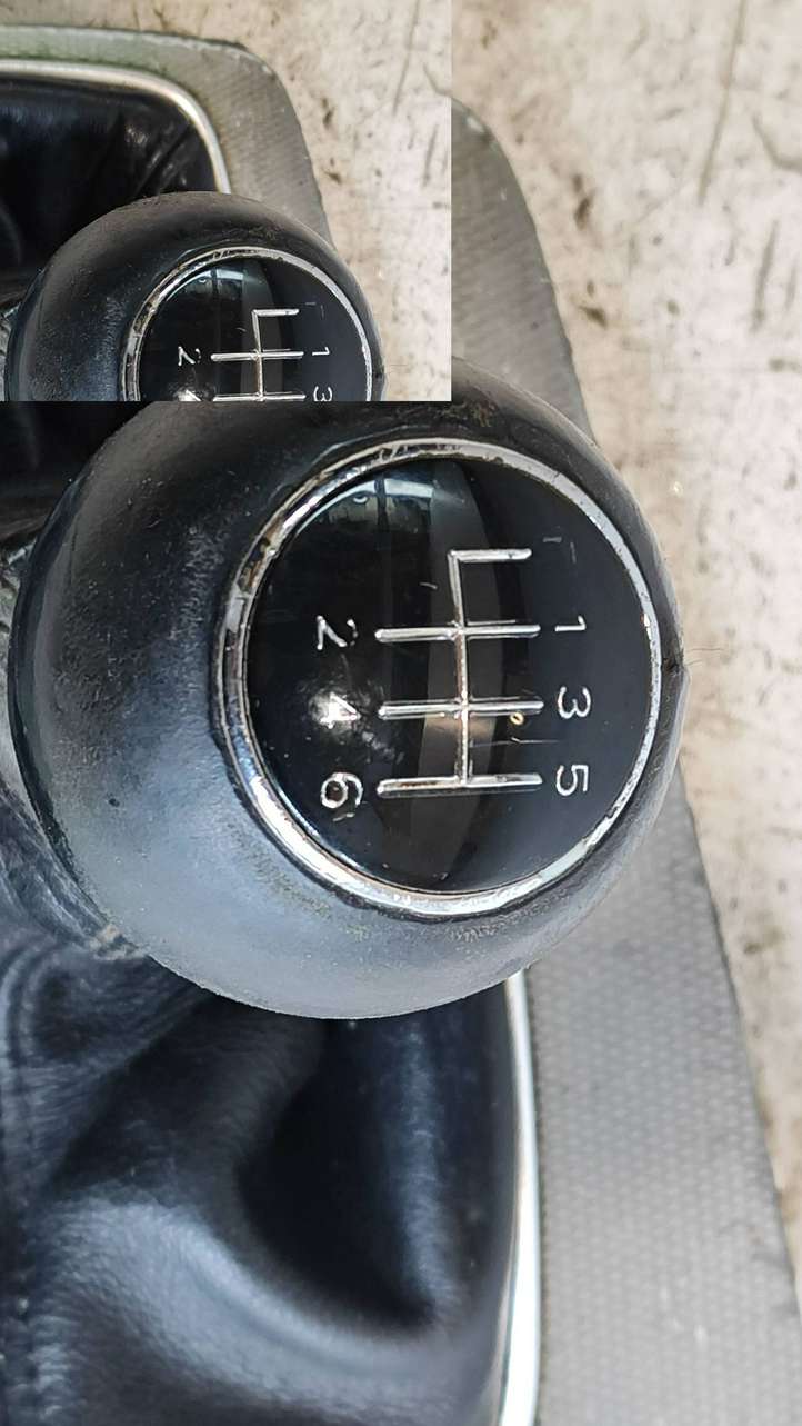 Audi A4 (2000 - 2006)  8E0864261S Отделка рычага переключения передач (кожа, головка)