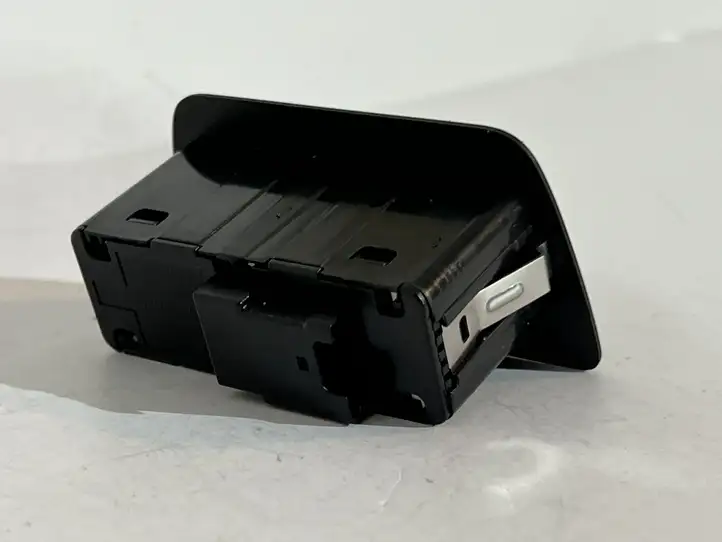 BMW X5 F15 (2013 - 2017) 9275121 Кнопка закрытия багажника — фото 3
