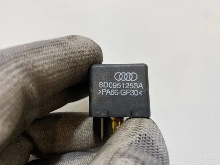 Audi A6 S6 C6 4F (2004 - 2008) 8D0951253A Другое реле — фото 4