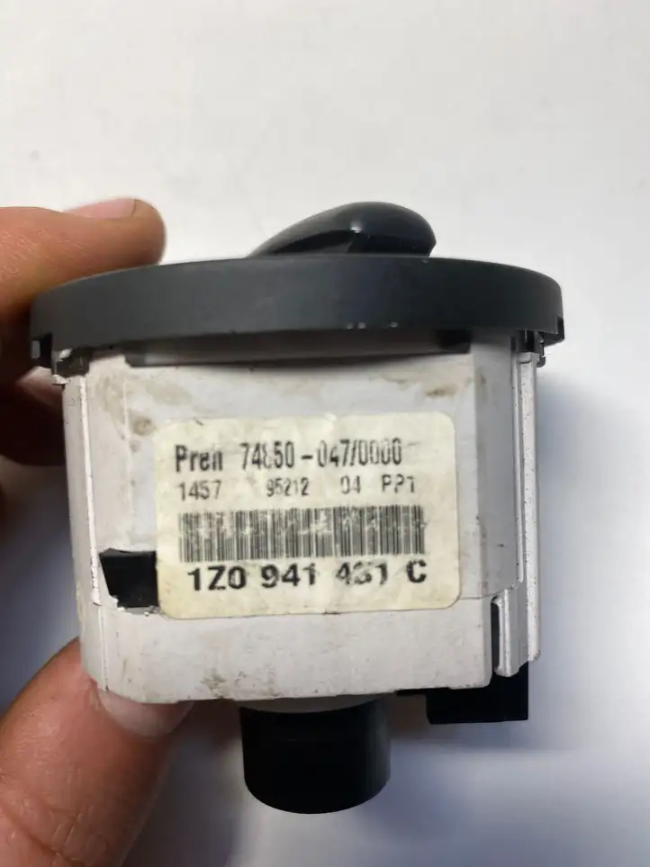 Skoda Octavia Mk2 (1Z) (2004 - 2013) 1Z0941431C Включатель фонарей — фото 2