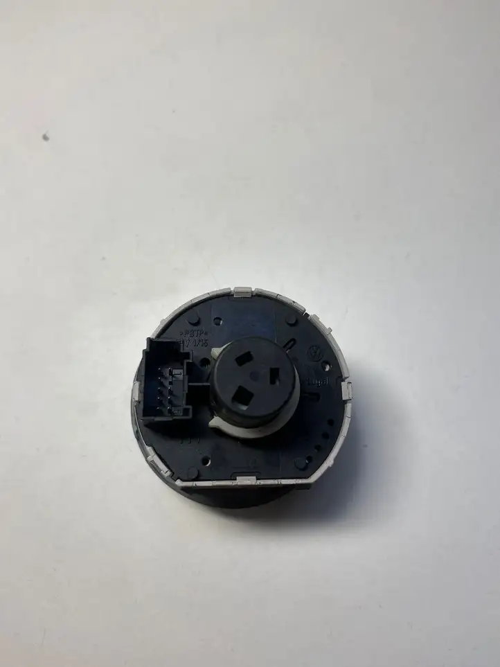 Skoda Octavia Mk2 (1Z) (2004 - 2013) 1Z0941431C Включатель фонарей — фото 3