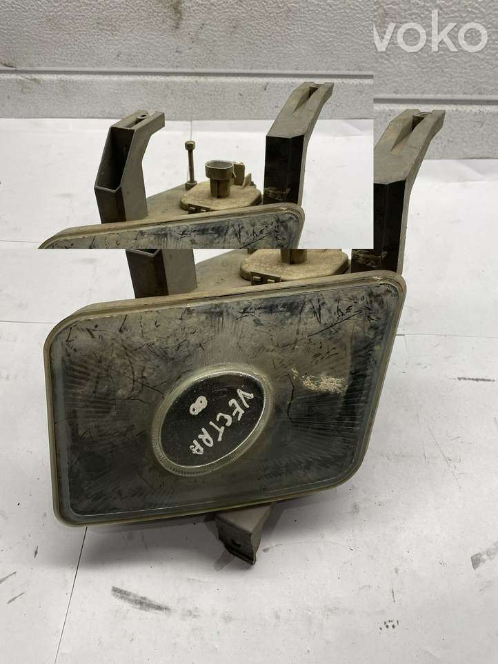 Opel Vectra (1999 - 2002)  90585030 Передняя противотуманная фара