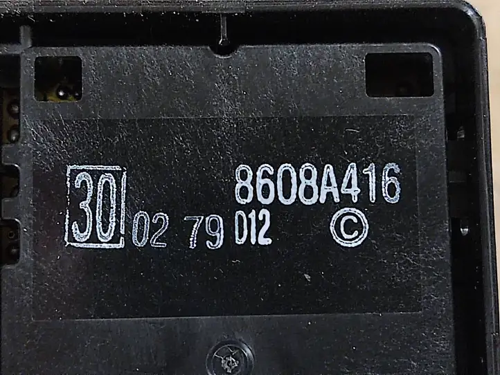 Mitsubishi Outlander (2016 - 2018) 8608A416 Кнопка стеклоподъемников — фото 2