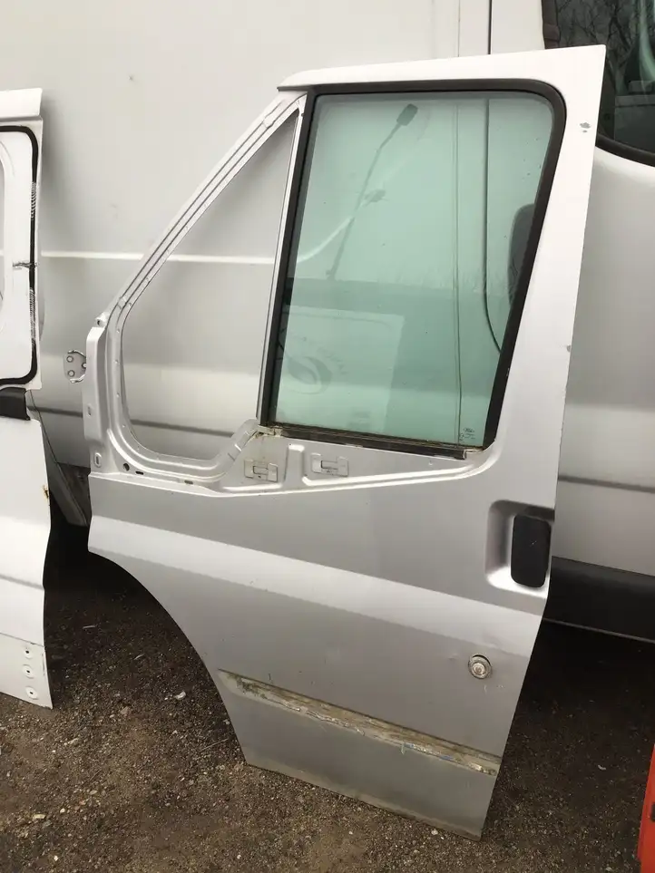 Ford Transit (2006 - 2013) Дверь — фото 1