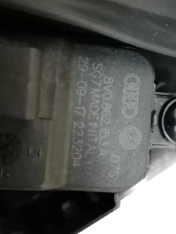 Audi A3/S3 8V (2016 - 2020) 8V5809906 Отделка лючка топливного бака — фото 4