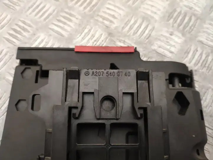 Mercedes-Benz C W204 (2007 - 2014)  A2075400740 Узел подключения плюсовых проводов