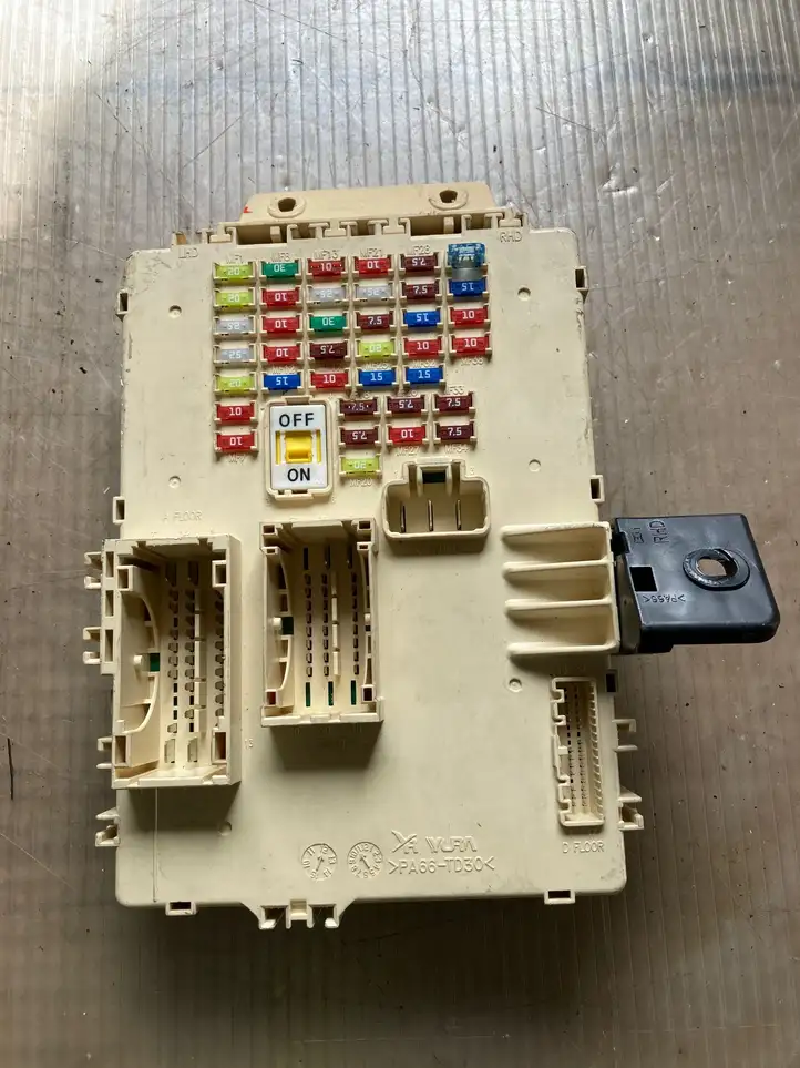 Hyundai i40 (2011 - )  919503Z021 Блок предохранителей