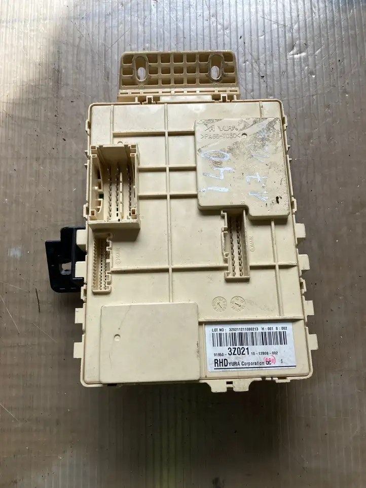 Hyundai i40 (2011 - )  919503Z021 Блок предохранителей