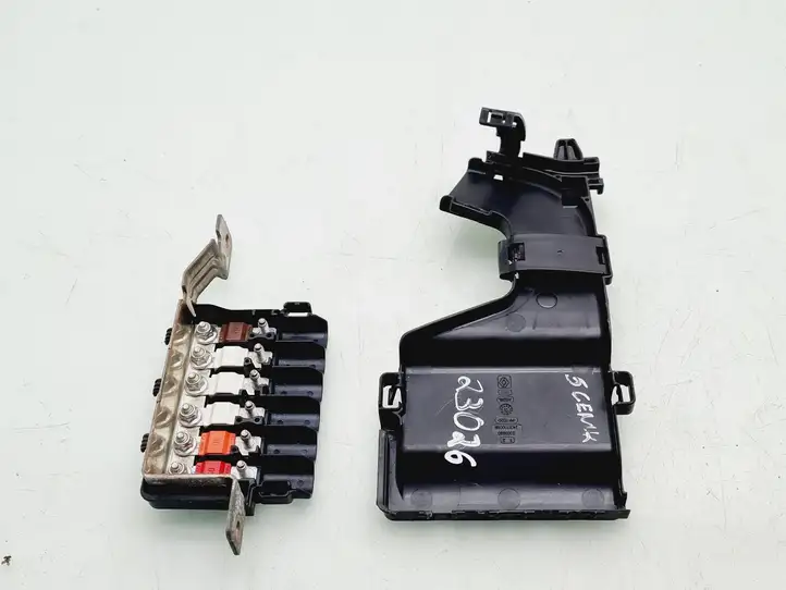 Renault Scenic III -  Grand scenic III (2009 - 2016)  243170005R Узел подключения плюсовых проводов