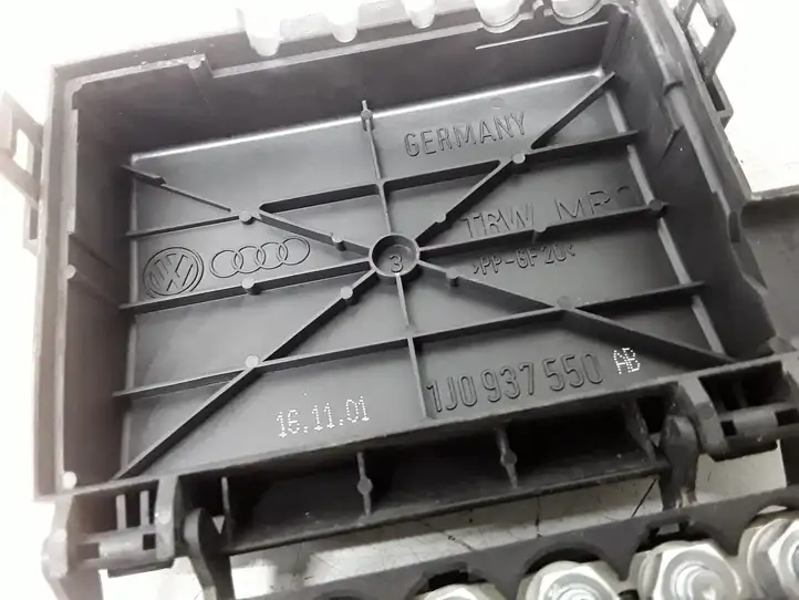 Volkswagen Bora (1998 - 2005) 1J0937550AB Клеммный узел плюсовых проводов — фото 3