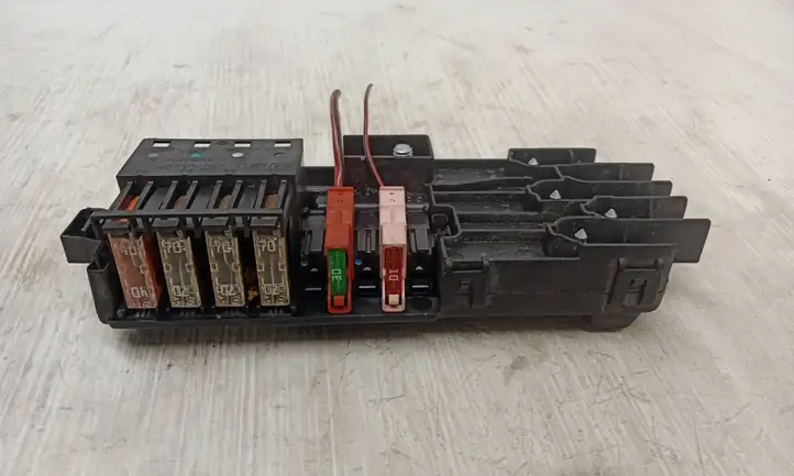 Mercedes-Benz ML W164 (2005 - 2011)  2115452601 Блок предохранителей