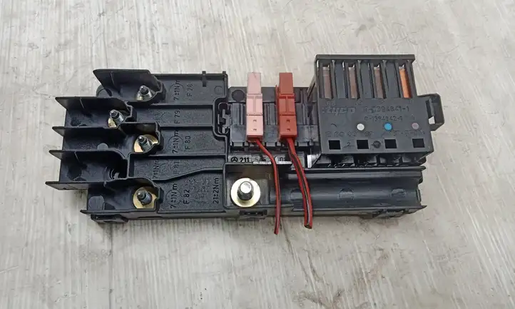 Mercedes-Benz ML W164 (2005 - 2011)  2115452601 Блок предохранителей