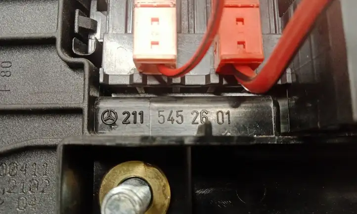 Mercedes-Benz ML W164 (2005 - 2011)  2115452601 Блок предохранителей