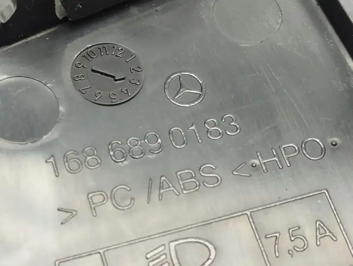 Mercedes-Benz A W168 (1997 - 2004) 1686890183 Крышка ящика предохранителей — фото 2