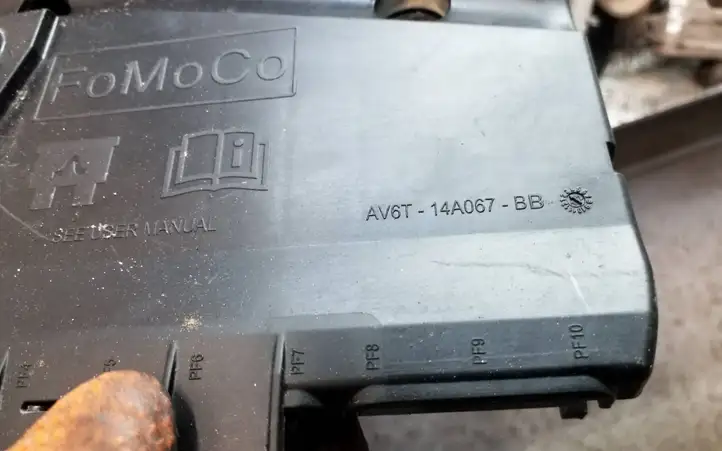 Ford Focus (2011 - 2015)  AV6T14A067BB Узел подключения плюсовых проводов