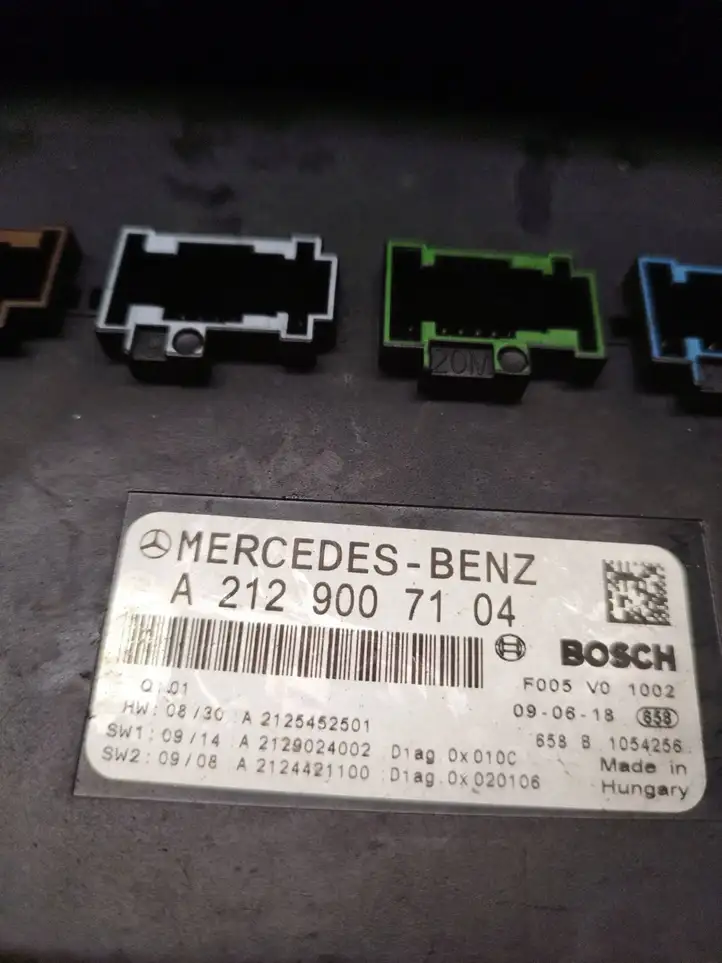 Mercedes-Benz E W212 (2009 - 2016) A2129007104 Блок предохранителей — фото 2