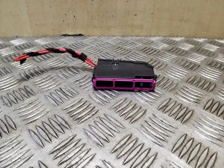 Audi Q5 (2008 - 2012)  8K0937501 Блок предохранителей