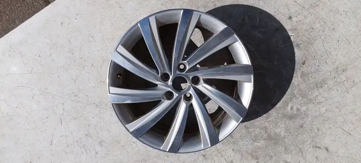 Skoda Octavia Mk4 (2019 - ) 5E3601025H Легкосплавный колесный диск R18 — фото 1