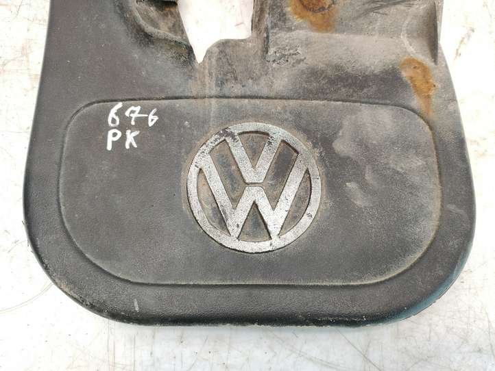 Volkswagen Transporter-Caravelle (1990 - 2003)  701075101 Передний брызговик