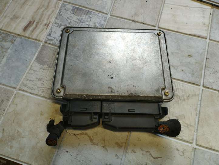 Audi A6 (1997 - 2001)  038906018P Блок управления двигателя