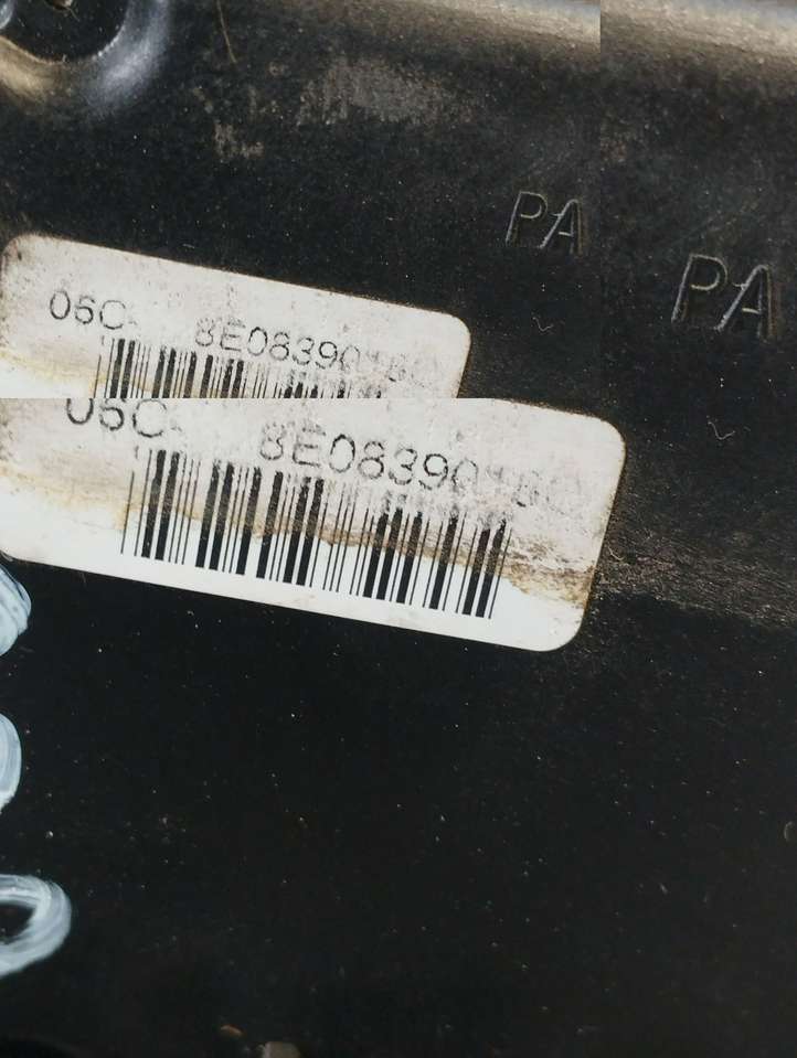 Audi A4 (2000 - 2006)  8E0839015C Замок задней двери