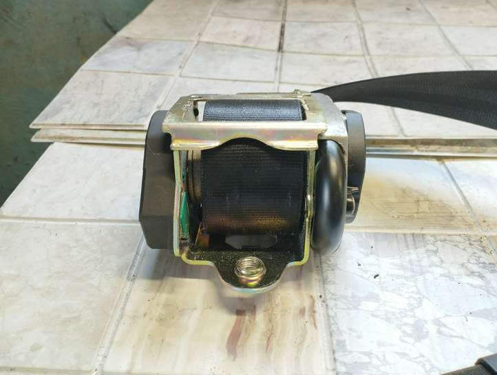 Audi A4 (2000 - 2006)  8E0857706F Передний ремень безопасности