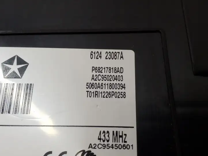 Chrysler Pacifica (2016 - ) 68217818AD Блок бесключевого доступа — фото 2