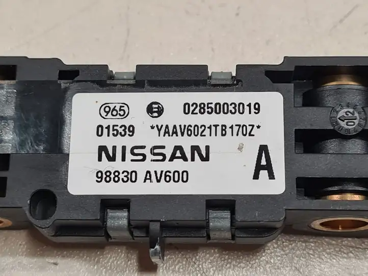 Nissan Primera (2001 - 2008) 98830AV600 Датчик удара SRS — фото 3
