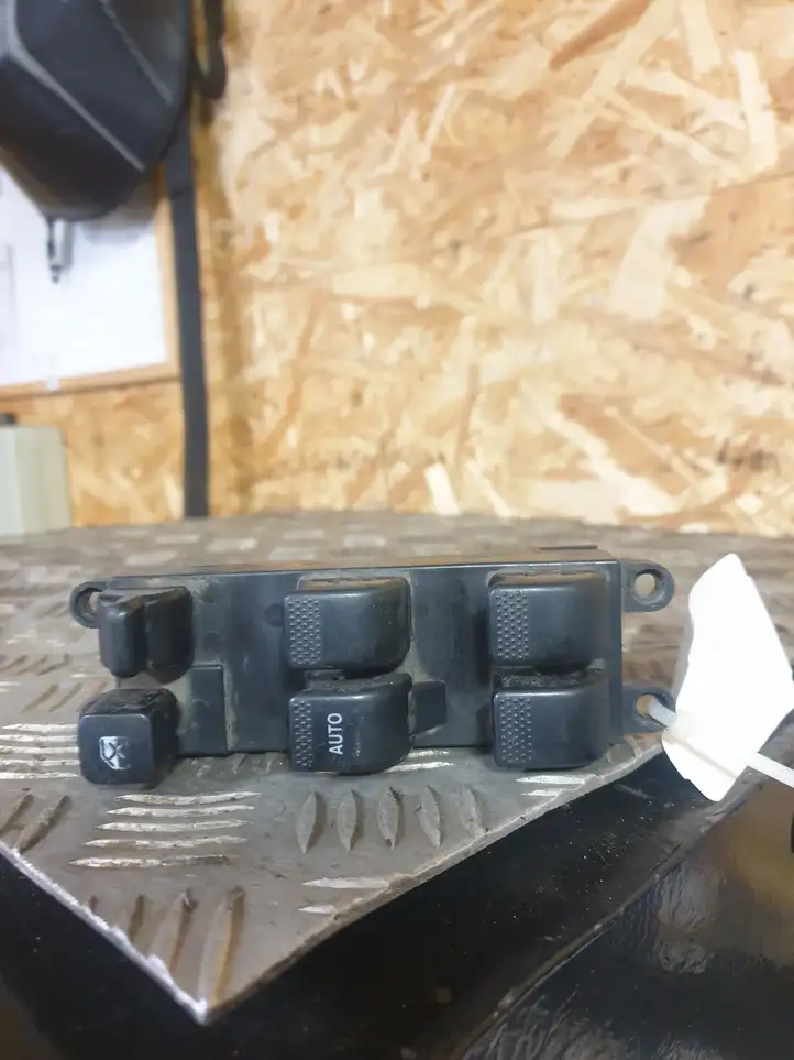 Subaru Outback (1998 - 2003) 83071AE01A Кнопка стеклоподъемников — фото 1