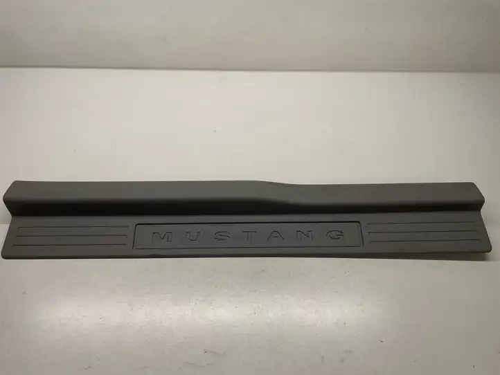 Ford Mustang V (2005 - 2014) 4R336313200 Внутренняя отделка переднего порога — фото 1