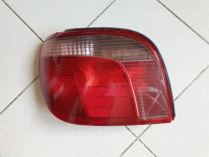 Toyota Yaris (1999 - 2003) 8156052120 Задний фонарь в кузове — фото 1