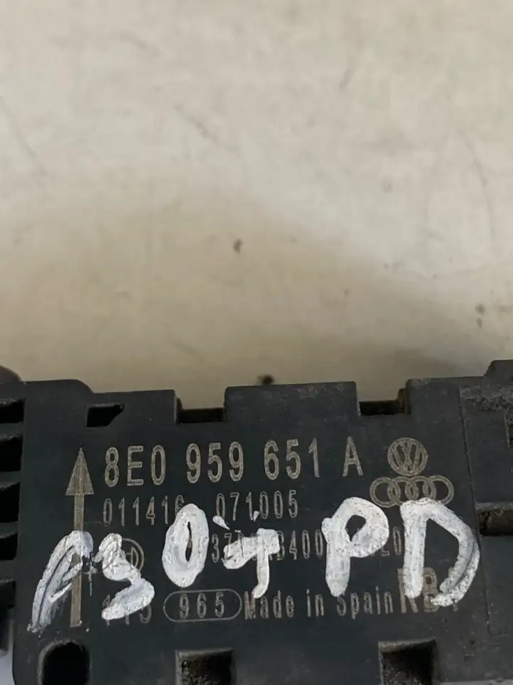 Audi A3/S3 8P (2004 - 2008) 8E0959651A Датчик удара SRS — фото 4