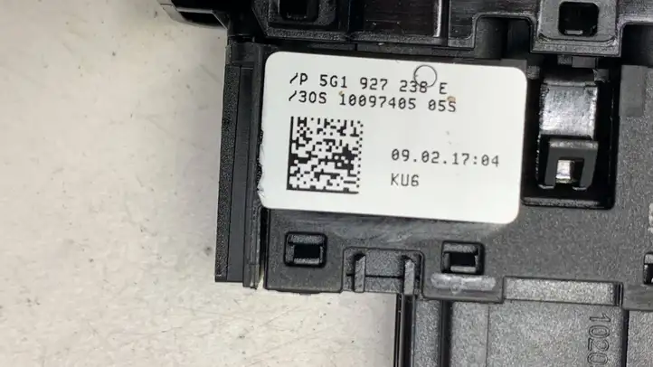 Volkswagen Golf VII (2013 - 2019) 5G1927238E Кнопка парктроника — фото 4