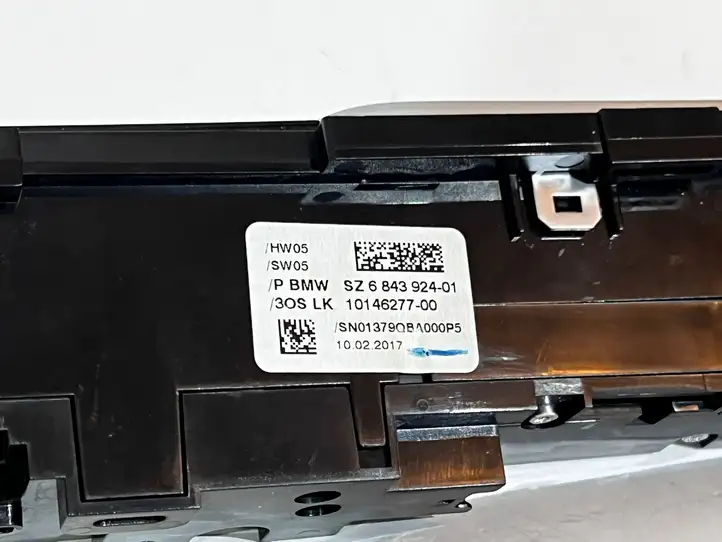 BMW 5 G30 G31 (2016 - ) 6843924 Выключатель ASR — фото 8