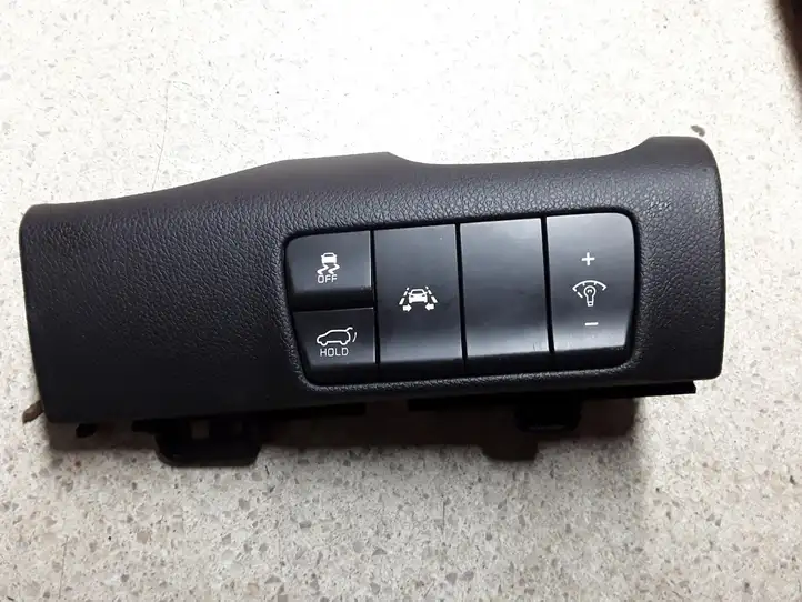 Kia Sportage (2016 - 2018) 93700F1720WK Блок кнопок на панели — фото 1