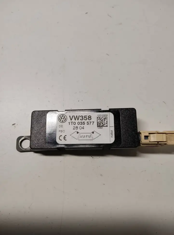 Volkswagen Touran I (2003 - 2010) 1T0835577 Блок управления антеннами — фото 2