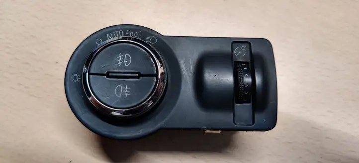 Opel Insignia A (2008 - 2017) 13268707 Включатель фонарей — фото 1