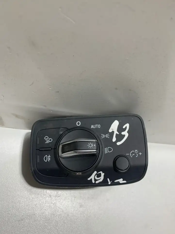 Audi A3/S3 8V (2016 - 2020) 8V0941531AR Включатель фонарей — фото 1