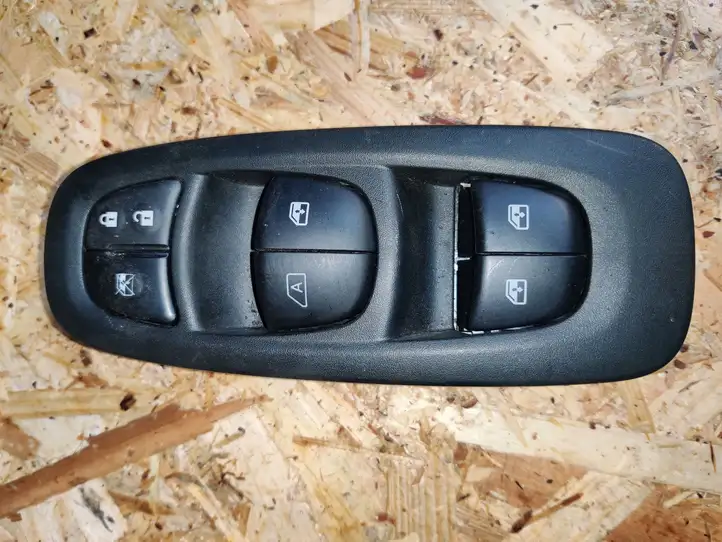 Renault Kadjar (2015 - 2018) Кнопка стеклоподъемников — фото 1