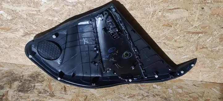 Mazda 2 (2014 - 2019) DB5J6856Y Обшивка задней двери — фото 2