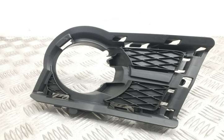 Volkswagen Tiguan (2011 - 2016)  5N0853665A Декоративная решётка противотуманной фары