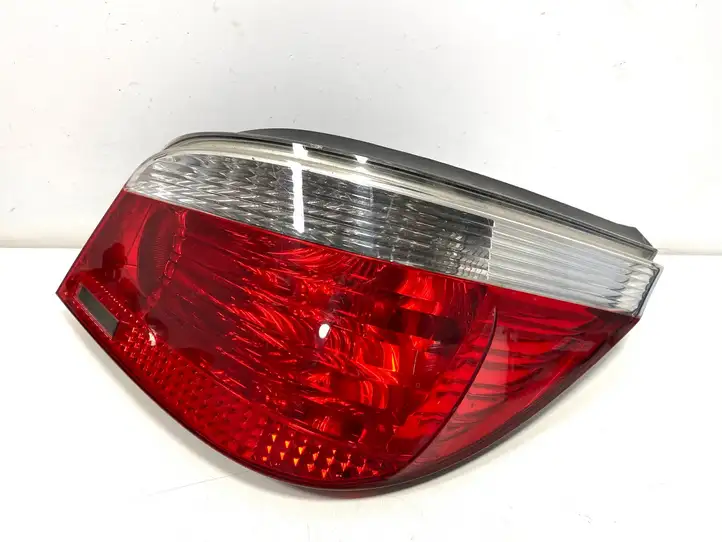 BMW 5 E60 E61 (2004 - 2010) 7165738 Задний фонарь в кузове — фото 1