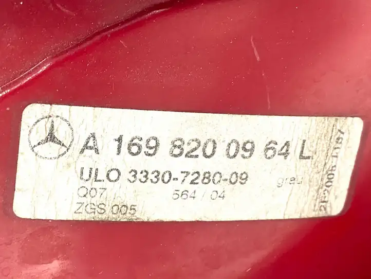 Mercedes-Benz A W169 (2004 - 2012) A1698200964 Задний фонарь в кузове — фото 2