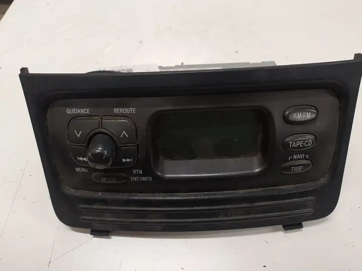 Toyota Yaris Verso (1999 - 2005) 8611052030C0 Магнитола / мультимедийная система — фото 1